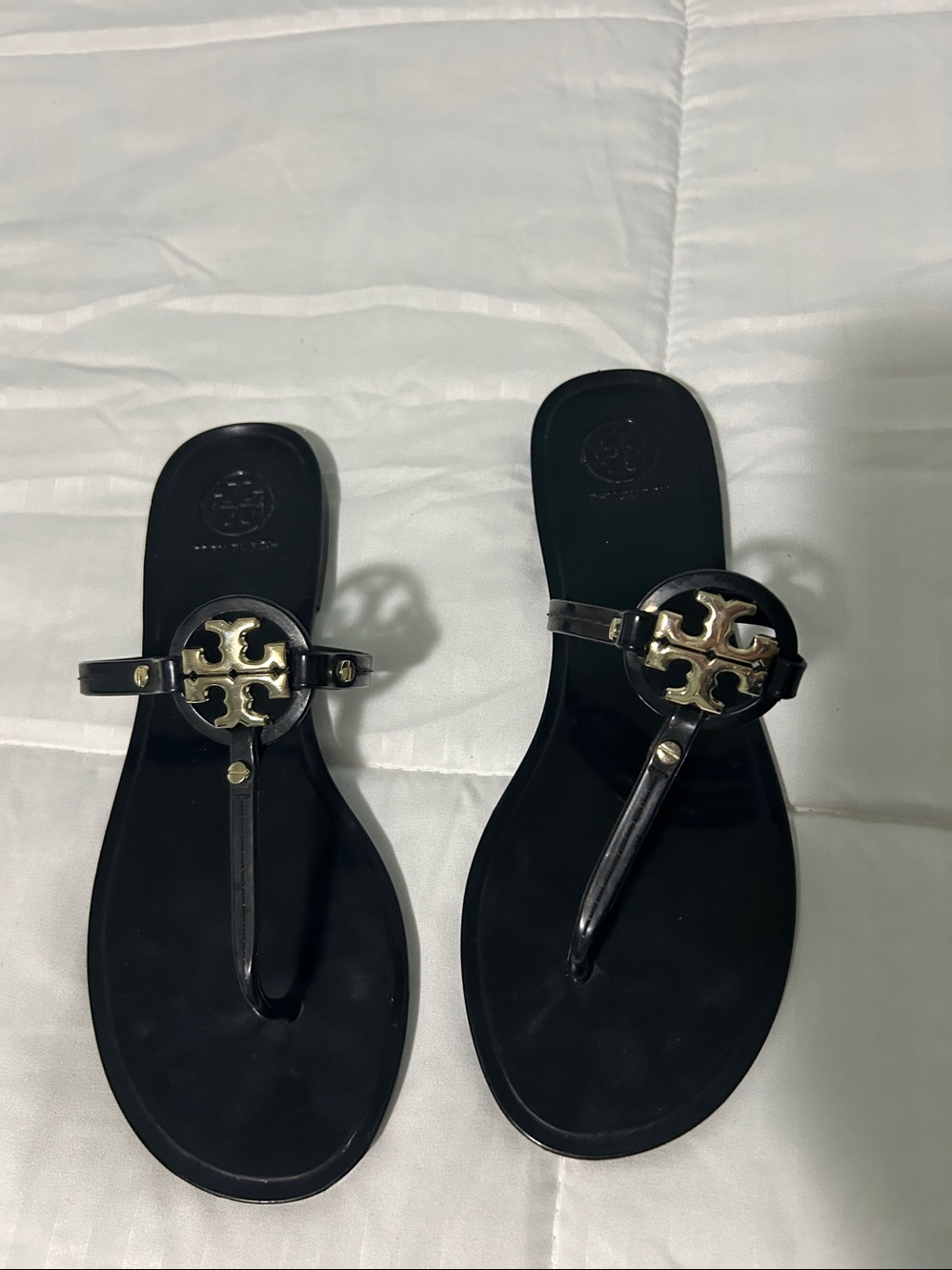 Tory Burch Mini Miller Jelly Thong Sandal In Black W/Gold Logo Medallion Sz 7